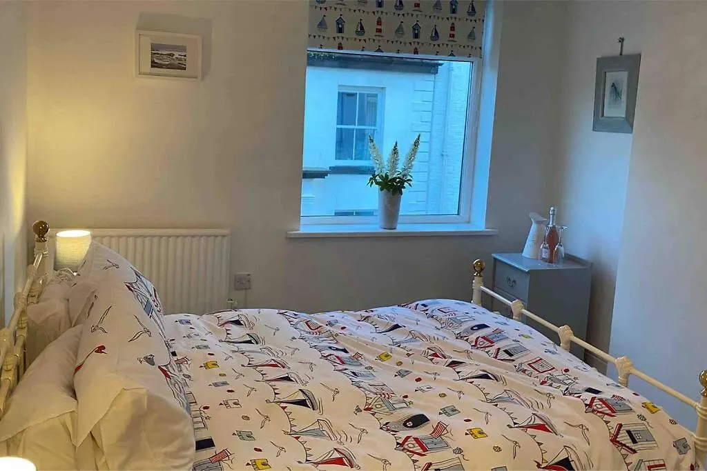 Lilly'S Cottage, Filey, Sleeps 8 0*, Filey